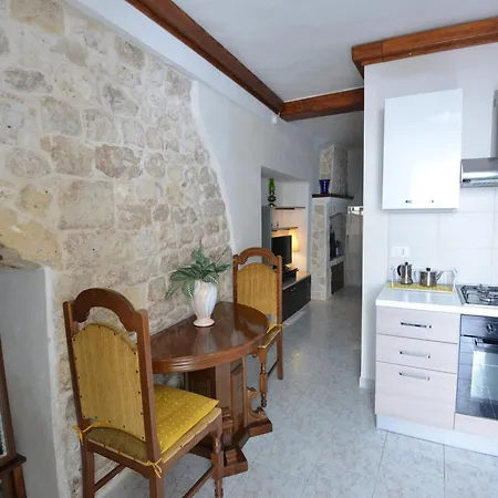 Casavacanze Chiesa Madre דירה *